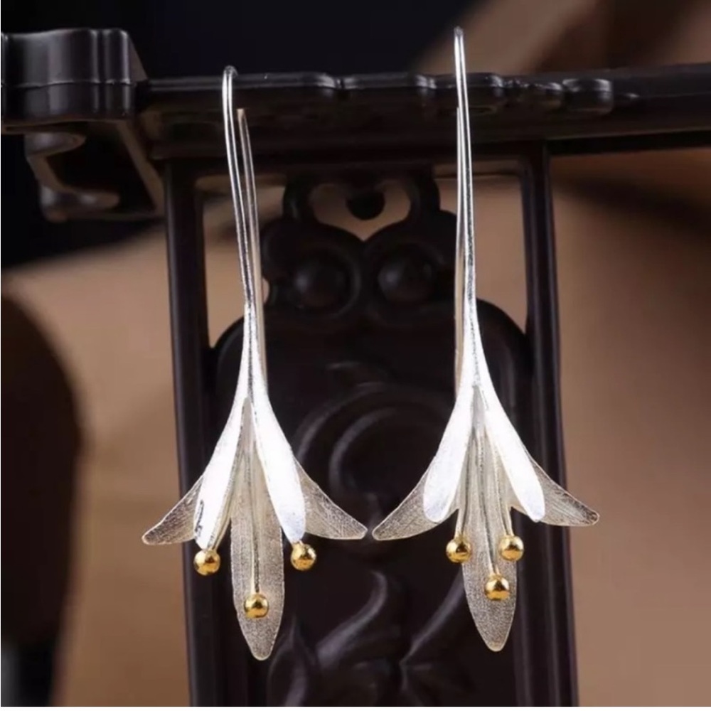 ❤️🔥free w/purchase Hanging Flower Earrings silver gold - Picture 4 of 8